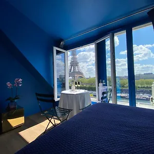 Eiffel Tower Romantic View Apartment Paris